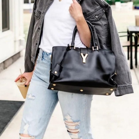 Yves Saint Laurent classic Y leather bag. - Picture 16 of 16